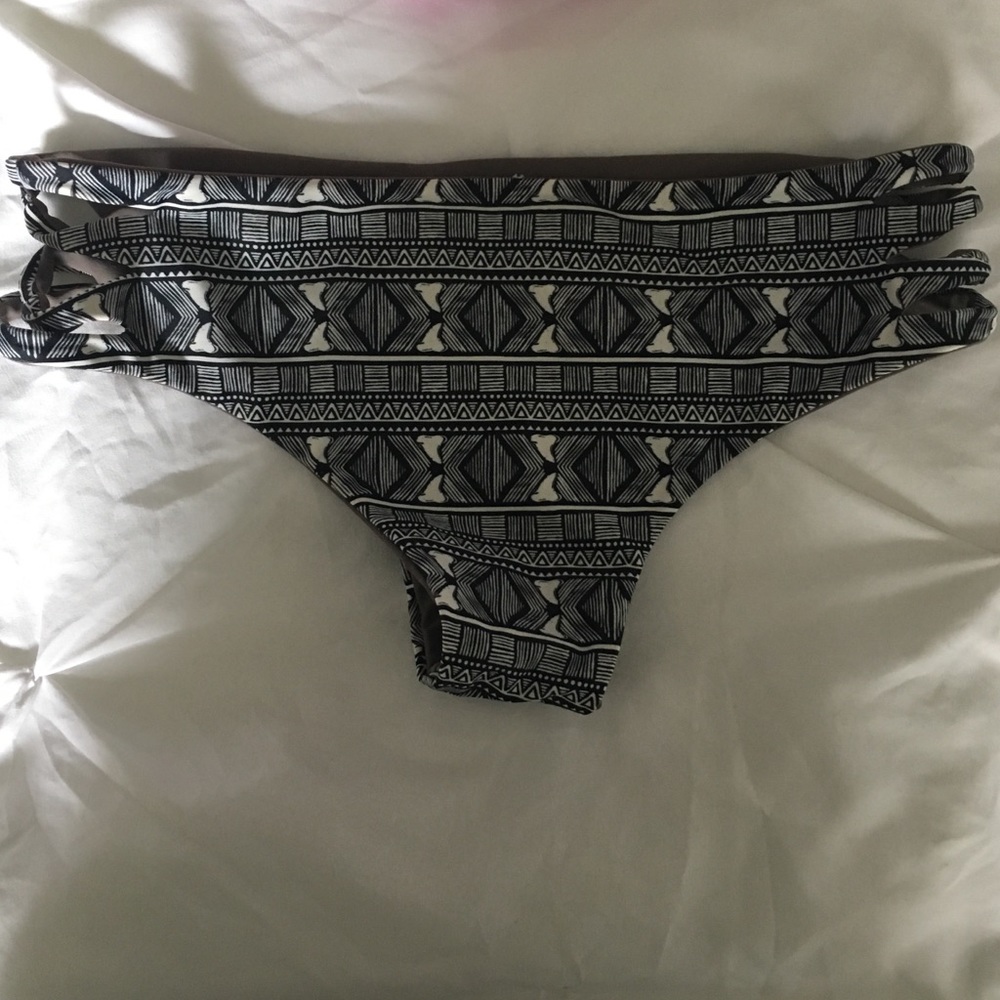 Issa De Mar Sorreno Bottoms, black & white pattern